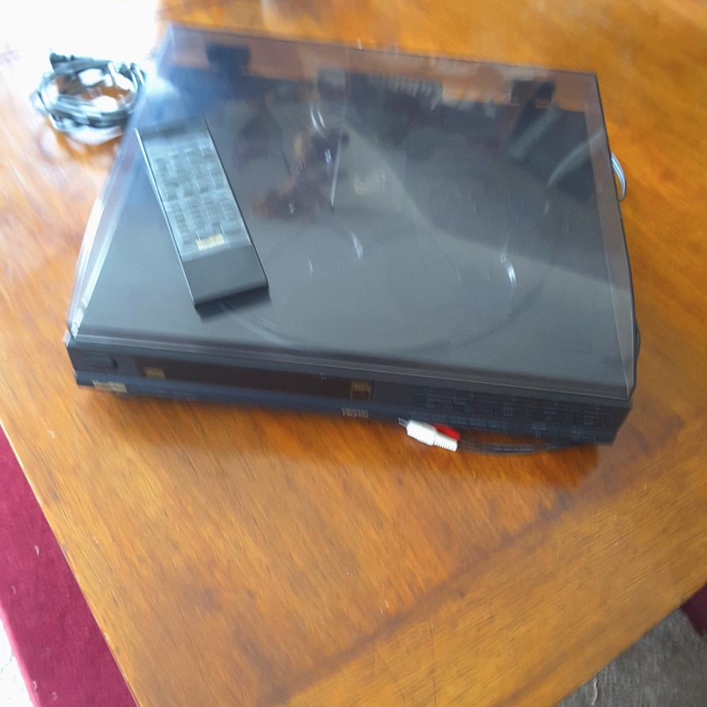 5 DISC CAROUSEL COMPACT DISC PLAYER with REMOTE CONTROL.    VEROTRON